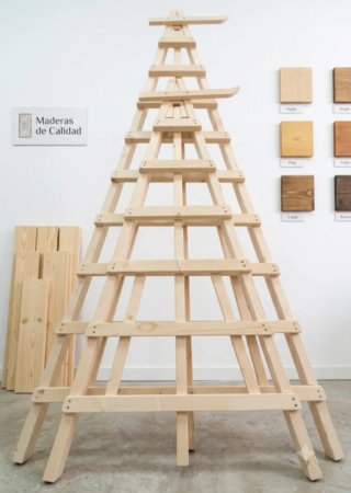Escalera de madera artesanal