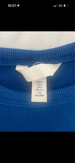 Top H&M azul eléctrico acanalado Talla S
