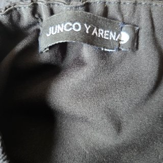 Vestido negro strapless con encaje