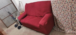 Sofá 2 plazas rojo 1,70 + funda En Torrenueva