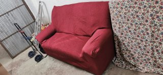 Sofá 2 plazas rojo 1,70 + funda En Torrenueva