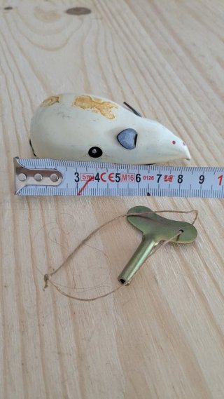 Juguete antiguo ratón hojalata con llave a cuerda