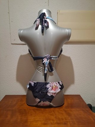 Bikini floral talla L nuevo