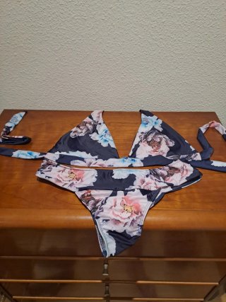 Bikini floral talla L nuevo