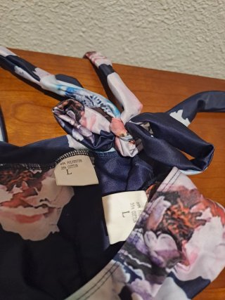 Bikini floral talla L nuevo