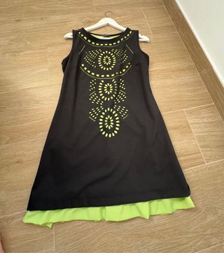 Vestido Denny Rose negro detalles troquelados, T.M