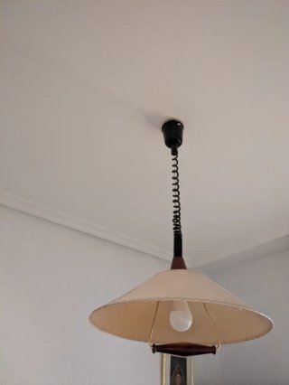 Lámpara colgante beige y madera