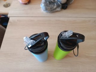 Botellas de silicona con tapa y pajita