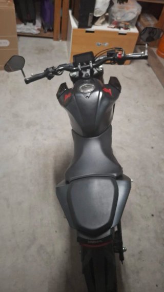 Honda CB125R 2023 Negra