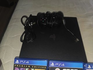 PS4 Pro + 7 Juegos+Cable+Mando precio negosiable