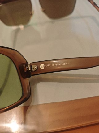 Antiguas Gafas de Sol. Bermejo y Hexágono Corp.