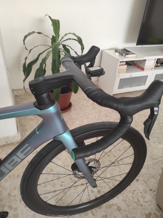 Bicicleta Carbono Cube 2025