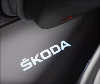 Luz bajo puerta Skoda