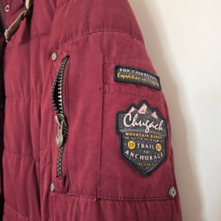 Abrigo acolchado rojo con capucha