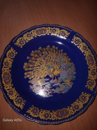 Plato decorativo antiguo pavo real