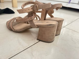 Sandalias Catwalk Beige y Doradas Talla 40