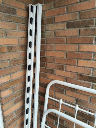 Estructura de cama de metal blanca