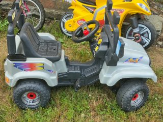 Coche 4x4 gris de pedales 35€