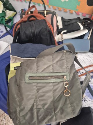 Lote Bolso y Monederos Regalo una maleta