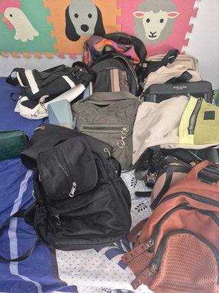 Lote Bolso y Monederos Regalo una maleta