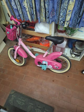 Bicicletta bambina rosa con cestino