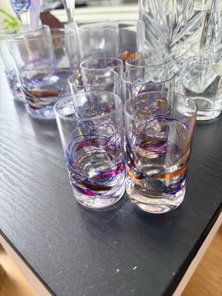 Copas de vino, vasos y cubitera
