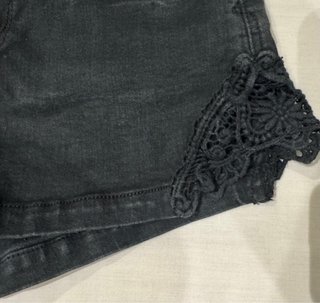 Shorts vaqueros negros con encaje