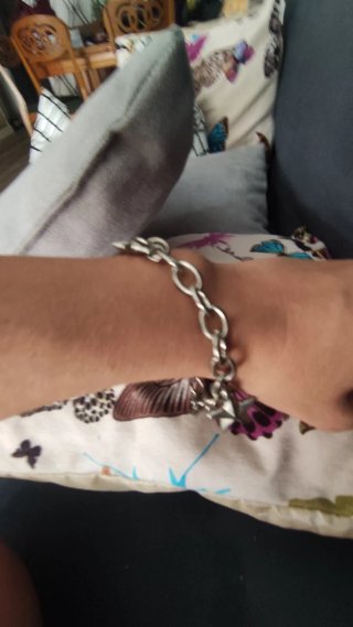 Pulsera de eslabones con dijes de estrellas
