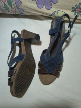 Sandalias cuña azul marino y marrón