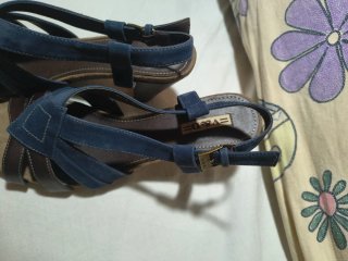 Sandalias cuña azul marino y marrón