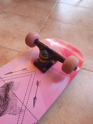 Monopatín negro