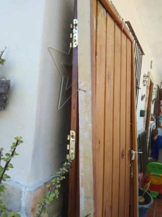 Puerta de madera rústica