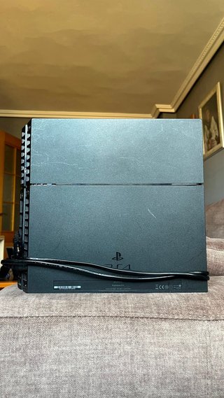 PS4 (PlayStation 4) Negra sin mandos