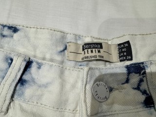Shorts vaqueros Bershka blancos con brillos