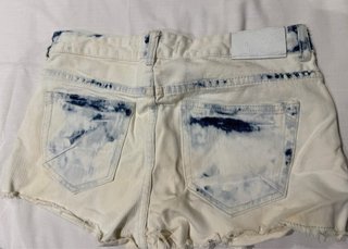 Shorts vaqueros Bershka blancos con brillos