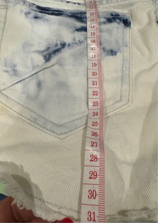 Shorts vaqueros Bershka blancos con brillos