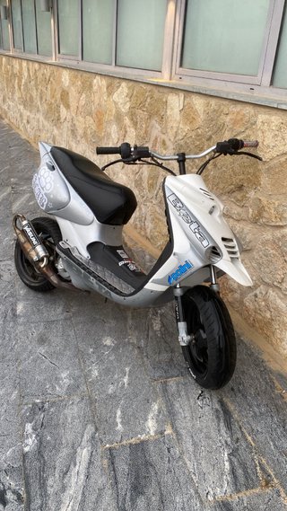 Beta Ark 49cc Scooter Plata/Blanco