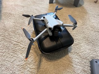 DJI Mini Pro 4 + funda, 2 baterías, cargador