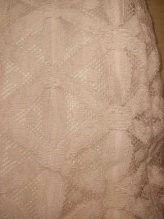 Falda corta de encaje rosa