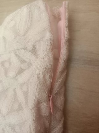 Falda corta de encaje rosa