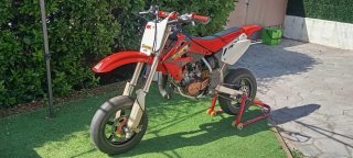 Honda CR85 Supermotard Roja y Blanca