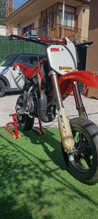Honda CR85 Supermotard Roja y Blanca