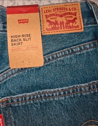 Falda vaquera Levi's midi con abertura