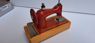 Rara Macchina da Cucire Giocattolo Vintage - Rossa