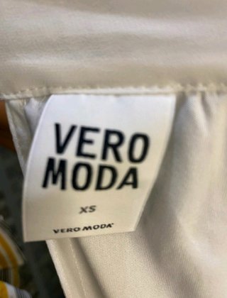 Blusa sin mangas color blanco. Talla XS.Vero Moda
