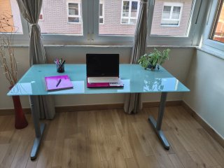 Mesa escritorio cristal y metal gris