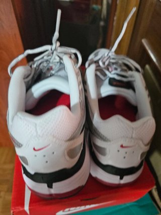 Nike P6000 Rojo Plata Talla 42 NO NEGOCIABLE