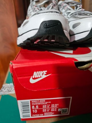 Nike P6000 Rojo Plata Talla 42 NO NEGOCIABLE