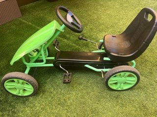 Kart de pedales infantil verde y negro