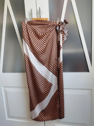 Falda pareo Zara estampado geométrico